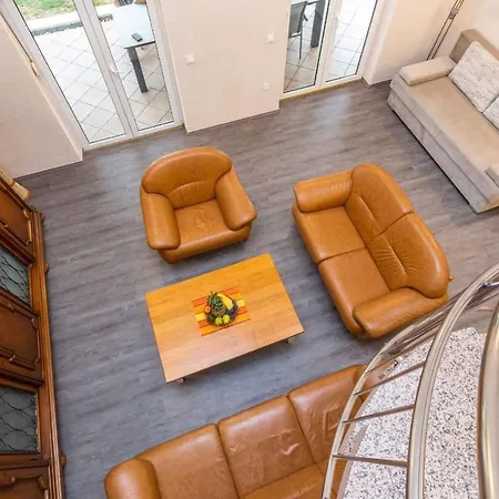 بيت للعطل House Neda Pridraga