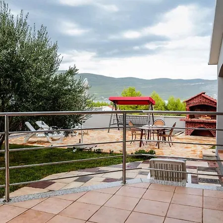 House Neda Holiday home *