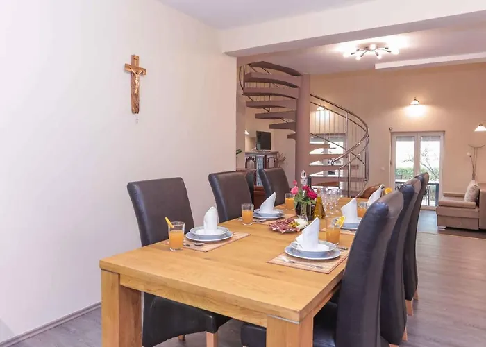 House Neda 度假居 *